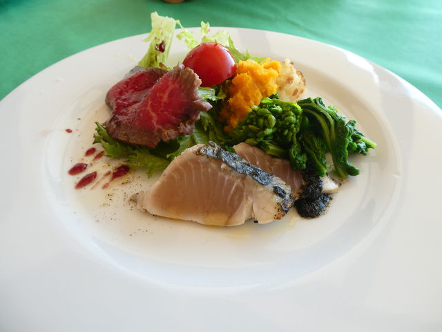 ̓̋G߂̑O؂ɂ́AT_ɒnAꂩmĂ܂_V[TChJv