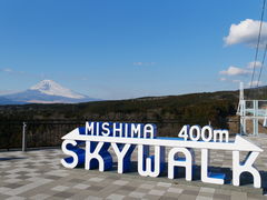 itohƂ̎OXJCEH[Nւ̓eʐ^1