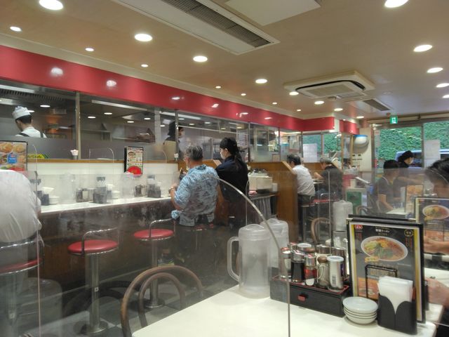 �y���ƈႢ�A���q����ł����ς��Ƃ������ł͂Ȃ��A���߂ăe�[�u���ȂŐH�ׂ��܂����B_�L�q�̉����@��k���w����X