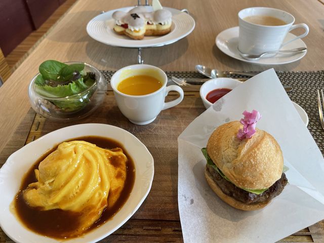 7���̃A�t�^�k�[���e�B�[_�H�c�G�N�Z���z�e�����}