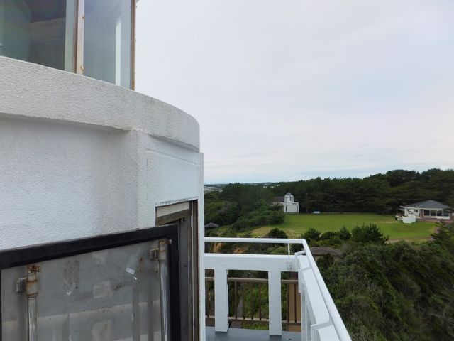 ����W�]�䂩��̕��i�F���n�̔������䎑���قƋx�e�ɂ������܂��B_����铔��