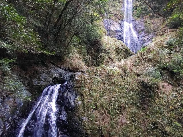 \ȑAƎvȂグƁȀɂ͎R̒痬ꗎȋ傫ȑꂪ_̑