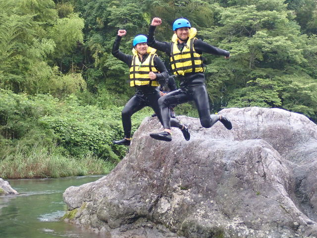 �x�e���ԁA�Z�킻����Ċ₩��W�����v�B_ELEANOR (�G���m�A)