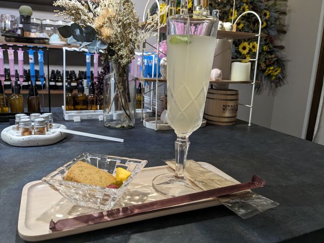 サービスのお菓子とドリンクです_Sokun