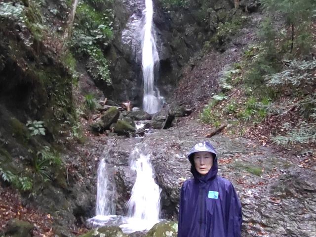 �E�̒J�؂̑�A1�؂ɗ��ꗎ����A�ҁX����������u�Y��v_�Y��E����