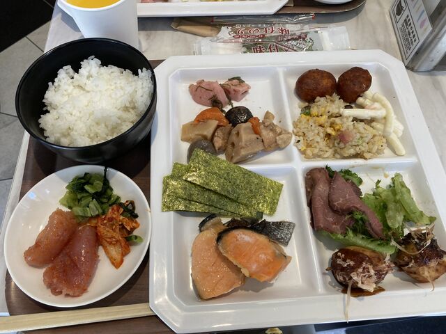 �ŏ��̃v���[�g�A�Ă����A�����q�ɂ��т��i�݂܂��B_KOKO HOTEL ���~�c