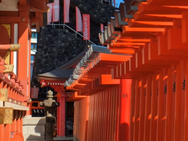 �{�a�E��ɂ��钹���������蔲����Ɖ��V�{������A�Βi��o��ƁA��׎R�̒���ɏo�܂��B_�����א_��