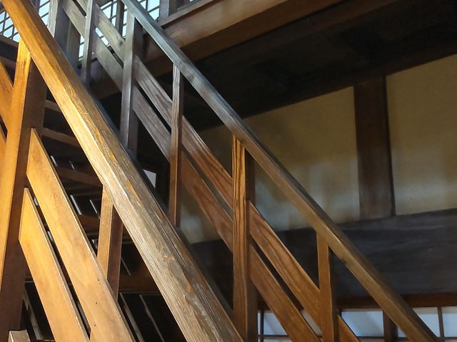 �Q�K�ւ̊K�i�B_�݂��̌����u���a���~�v