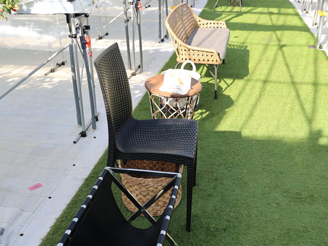 �\�t�@��`�F�A���u����Ă��ċx�e���H�ׂ��܂�_����(�䂢)�t�@�[��