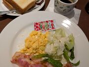 ���B����̃f�j�[�Y���w�����X�̓��e�ʐ^1