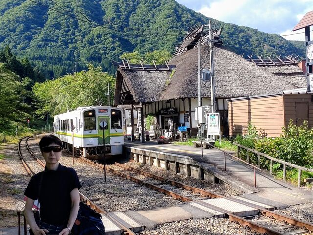 ���������������̖ؑ��w�ɂŁA���؂̏�ɐ�؂�������Гa��͂����l�ȑ���ł���_����㉷��w��