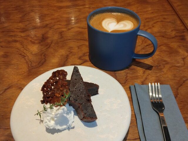 �`���R���[�g�e���[�k�ƃJ�t�F���e_Graphic Grill & Bar