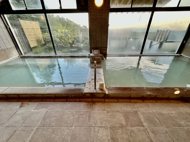 �嗁��@�ʂ铒�ƔM��
�O�ɘI�V���C_�Ȃ��߂ٌ̊��_�t