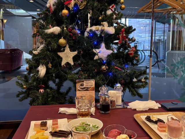 �N���X�}�X�d�l_�L���O�A���o�T�_�[�z�e���F�J