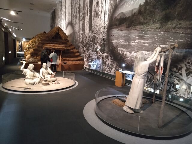 �܂��͂��̐l�`���o�}���Ă���܂��B_����s������