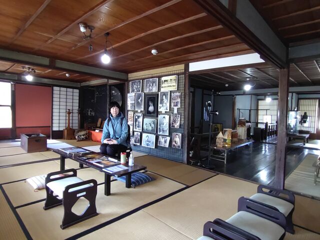 2�K�ɂ́A�����̋M�d�Ȏ������A�����̂܂܂̂悤�ɖ�����ɏ�̏�ɒu����āA�W������Ă���_�����O�܂��Â���𗬊�