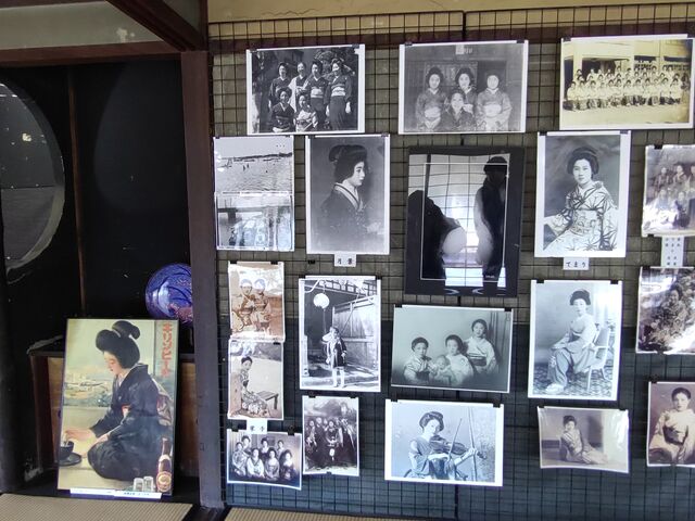 �������|�҂���B���ʂ�����R�̃��m�N���ʐ^�����Ɉ�ۓI�ł�����_�����O�܂��Â���𗬊�