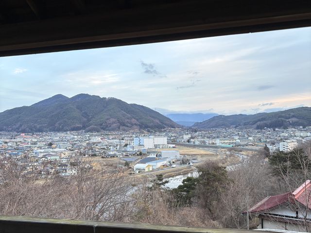 �C��̊X���A�����ɂ͐z�K
_���̊C