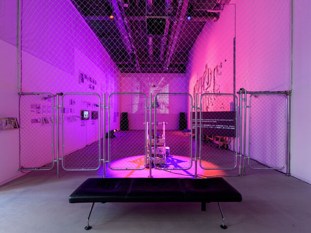 ���ށ[������̃A�[�g�Z���^�[ BUG�̓��e�ʐ^3