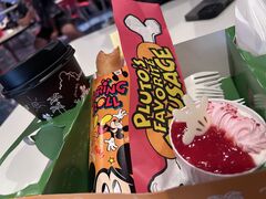 �g������̃q���[�C�E�f���[�C�E���[�C�̃O�b�h�^�C���E�J�t�F�ւ̓��e�ʐ^1