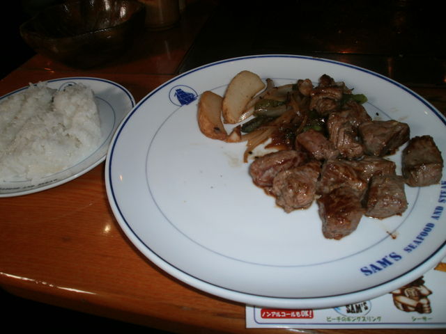 �ڂ̑O�Ńp�t�H�[�}���X�����Ă����_�T���Y�@�}�E�C���ےʂ�X