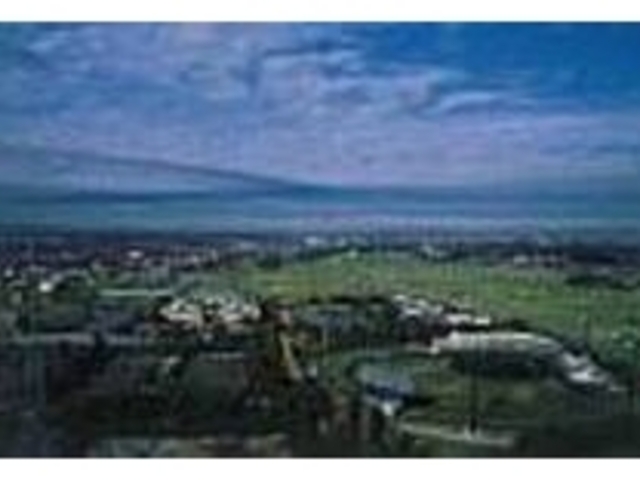 �W�]�䂩��̐�i�B�ቺ�ɂ͉z�J����������_����ʎ������g��