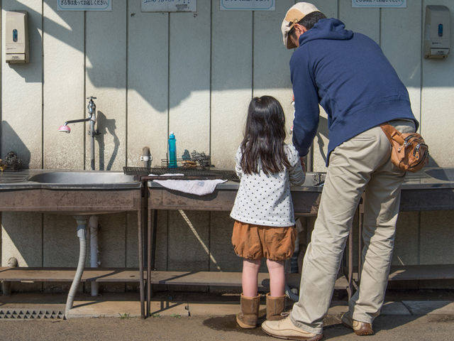 �Z���t�T�[�r�X�̌�Еt�����A�f�C�L�����v���o�Ŋy�����`�`_���q���̂���