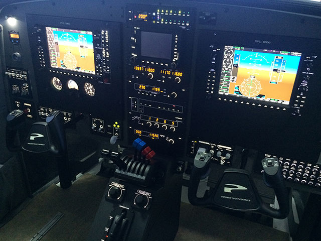 �p�C���b�g�̑��c�P���Ŏg�p�����V�~�����[�^�[���������āA�v���X�C�b�`�͖{���ƈꏏ�I_FSO�k�J�t���C�g�V�~�����[�^�[�T����