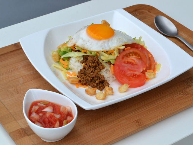 ���Ɛ��̃^�R�~�[�g�ɁA�ڋʏĂ���A�{�J�h�f�B�b�v���������A���肾������̃^�R���C�X�ł�_�������X����C�H�[