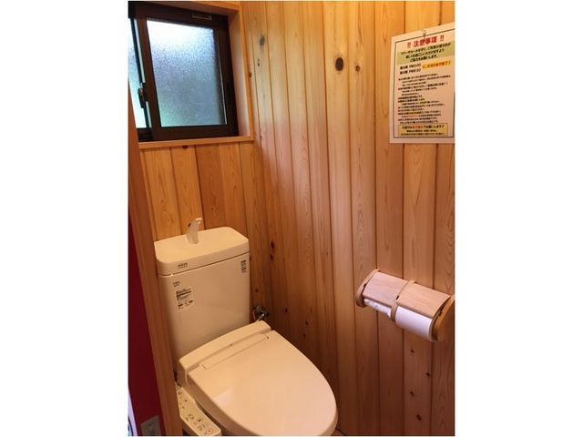 �g�C���͂��ׂăV�����[�g�C���Ő��������؂ɂ��Ă��܂��BBBQ�e�[�u���̂����߂��ɂ���܂��B������p�̃g�C��������I_�o�[�x�L���[�n�E�X�E�s�b�R��