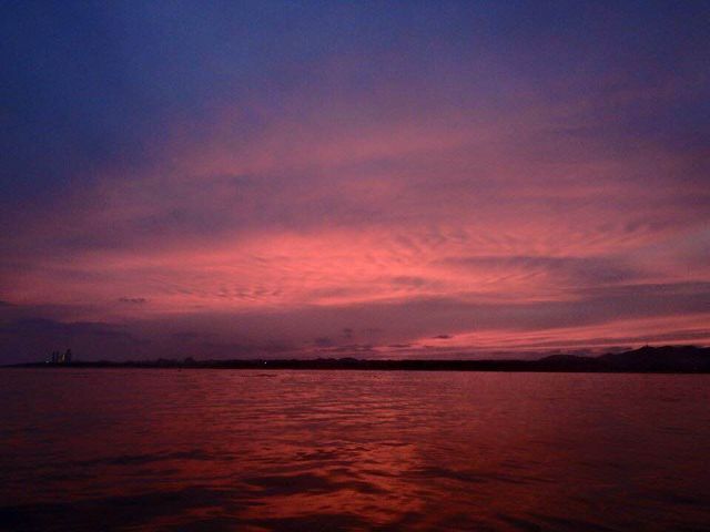 �}�W�b�N�A���[�͐_��I��_�Ί_�����W���[�K�C�hESCAPE