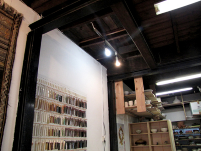 ���������͌��X���H������m�x�[�V�����������́B�����t�߂ɂ͌Â����������������������ȃJ�t�F�₲�щ����񂪑�R����܂��B�������߂͋����̍u�t�ɂ��q�ˉ������ˁ�_�������|����