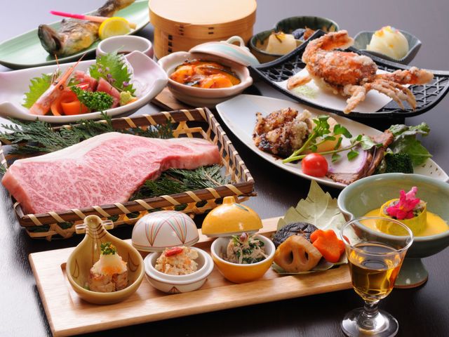 ���H���͊e�T�C�g�̂��q�l�]����5���𒸂��Ă���܂��B
�R�C�̏{�A�n���̐H�ނ𒆐S�ɏo�����Ă����o�����܂��B_��ǊΎR