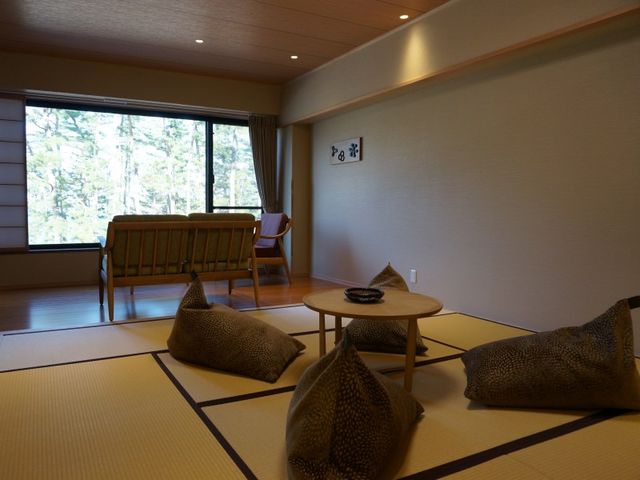 ���C�����a��8�����̊ԕt�f���b�N�X�^�C�v�i�V�����[�E�o�X�t�j_�l�ׂ̗����h�󗈊�