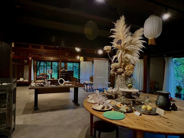 �H�[�ׂɂ���M�������[�E�J�t�F�w�Ԓցx_���q