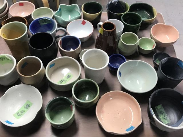沢山のサンプルの中から選べます_オンリーワン陶芸教室