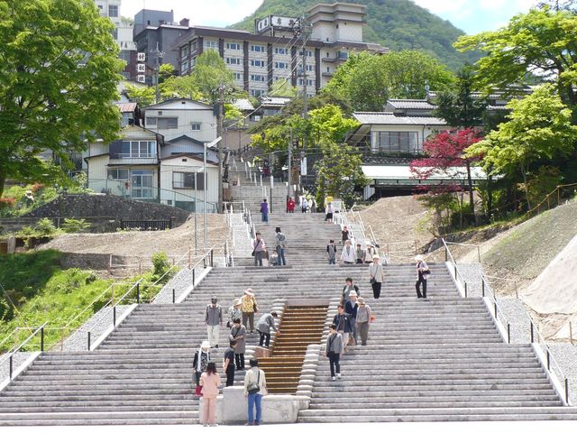 ��������Βi�X�@���������肵�Ă��܂��B_����h�@�ˉz�������q