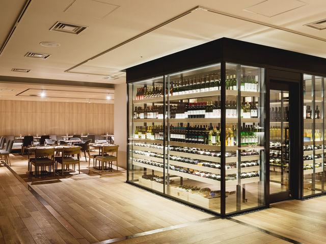 �U�L�b�`���J�����^�X�������ɂ̓V���{���b�N�ȃE�H�[�N�C�����C���Z���[���B_�z�e���J�������s