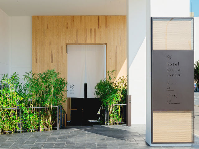 �U�L�b�`���J�����^���{�莛�̖k�ׂɂ���܂�_�z�e���J�������s