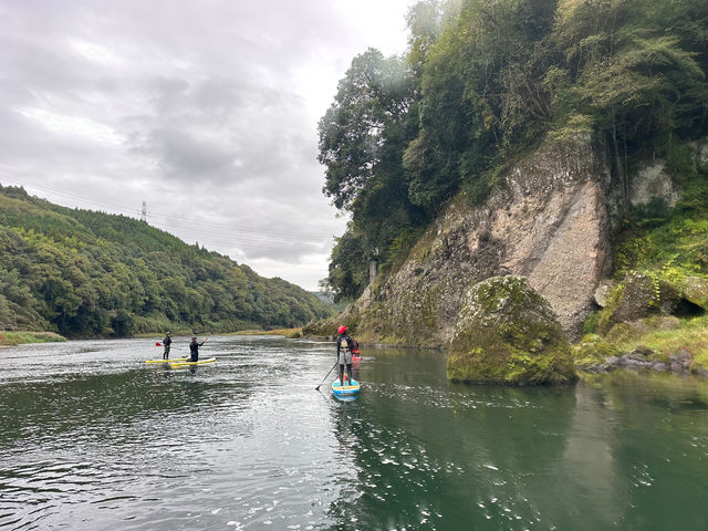 �Ȗ،��k���𗬂��߉ϐ�ł̃��o�[SUP�c�A�[�B�ߐ{�G�R�s�`�Ζؒ���Ԃ͎��R�L���Ŗ쒹�Ȃǂɂ���������o��܂��B������̃c�A�[�� SUP1��ȏ�̌o���Ҍ����B_mizudori