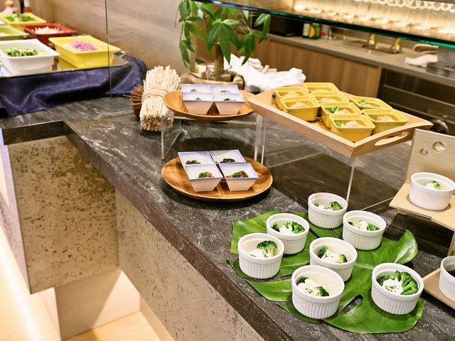 �����`�^�C���ł́A���j���[�𒍕����������ƁA�n�[�t�r���b�t�F�������p���������܂��I�i���񋟎���14:00�܂Łj_ANA�z���f�C�E�C�����