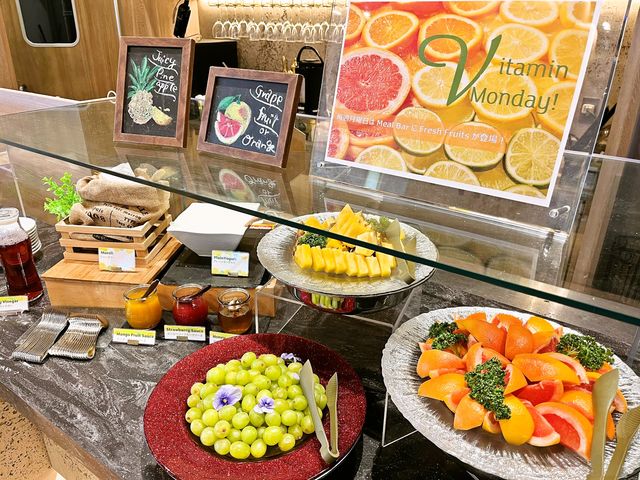 �r�^�~���}���f�[�������`�^�C���̃n�[�t�r���b�t�F�ɖ��T���j���A�t���[�c�ȂǁA�r�^�~�������Ղ胁�j���[���o�ꂵ�܂��I_ANA�z���f�C�E�C�����