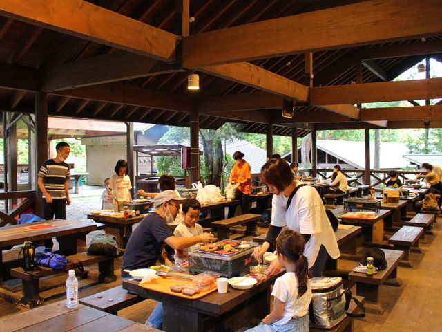 BBQ��̗l�q�B�A�E�g�h�A�ł̃N�b�L���O���y���߁A���Ȑ����[���Ɋm�ۂ��Ă���܂��B_�Z�b�R�A�h�x���`���[�X�N�[��