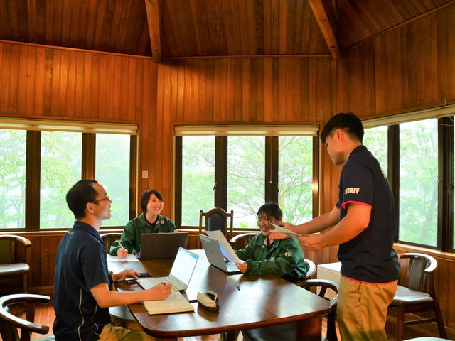 �R�~���j�e�B�r���b�W�i�R���j�ł̃��[�P�[�V�����l�q�B�l�`�O���[�v�ł����p���������܂��B_�Z�b�R�A�h�x���`���[�X�N�[��