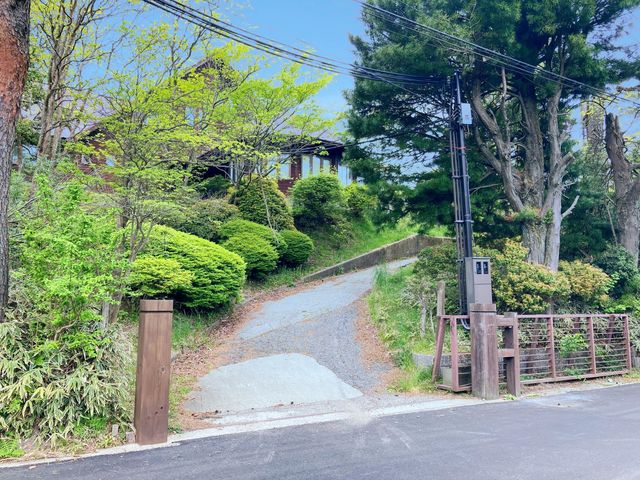 �R�~���j�e�B�r���b�W�i�R���j�̓����B�Ԃ�o�C�N��GREENA�Ɏ~�߂Ă��������A�R�������ΎR���ɓ������܂��B_�Z�b�R�A�h�x���`���[�X�N�[��