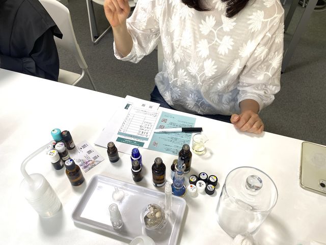 AEAJ�A���}�u�����h�f�U�C�i�[���A�h�o�C�X���܂��B���S�҂�����y�������肪���܂��B_Eucalyblue aroma.t ����