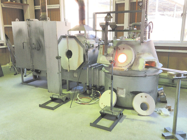 �{�i�I�Ȑ����K���X�̐ݔ��B��Ƃ�������̃X�^�W�I�����^���⋳�����s���Ă܂��B_�K���X�H�[Eze