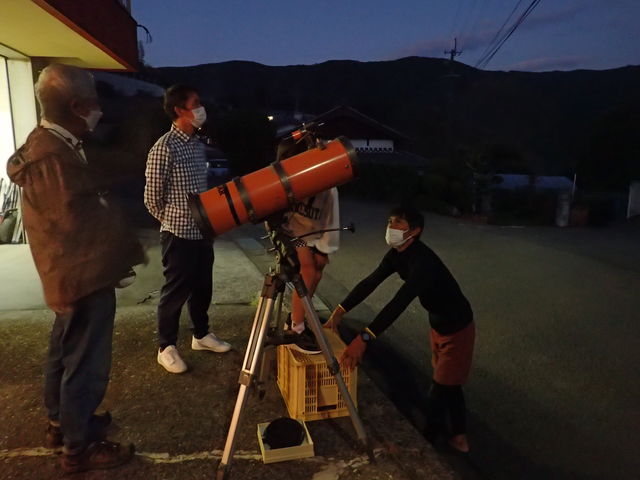 iCgcA[́A܂AnŐώ@By̗ւ񂾂āB_LOBO RAFTER ({t^[)