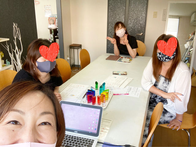 �R�~���j�P�[�V�����t�����[�f�U�C������