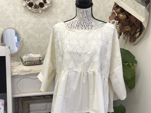 []
uEX_ATELIER DE COUTURE